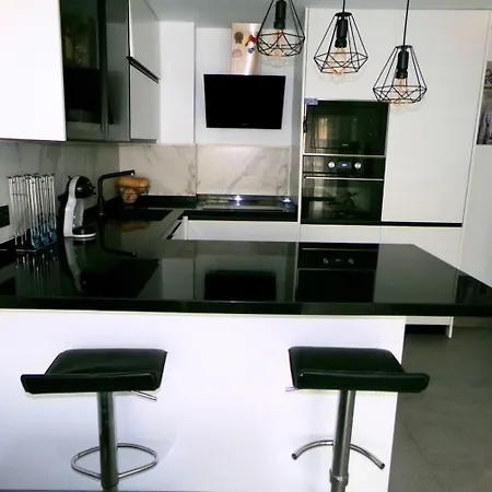 One Bedroom In Apartment *